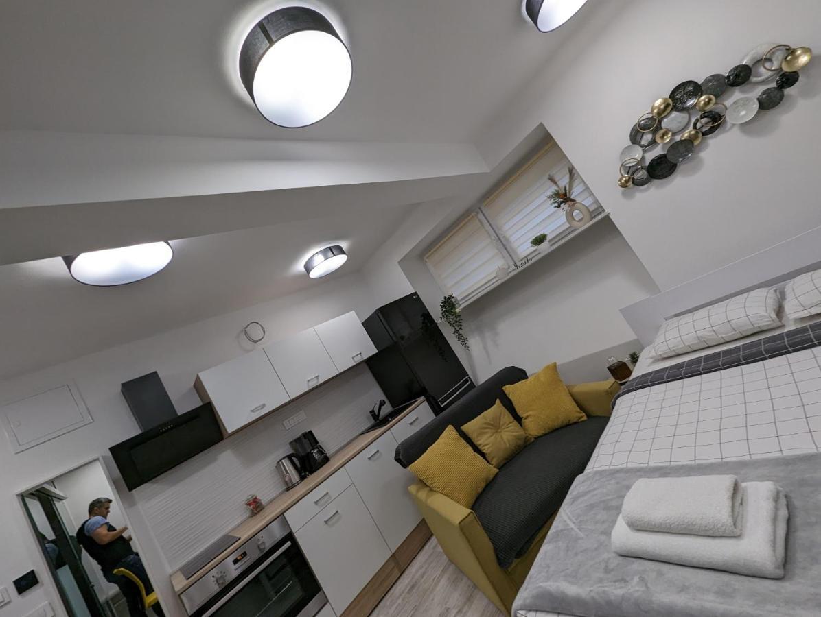 Eight Lamps 'n Floor Heating * Zagreb