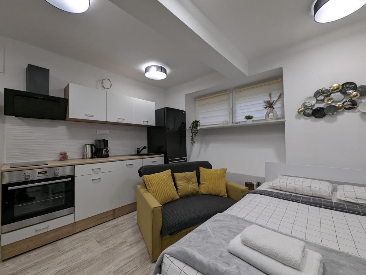 Eight Lamps 'n Floor Heating Apartment Zagreb