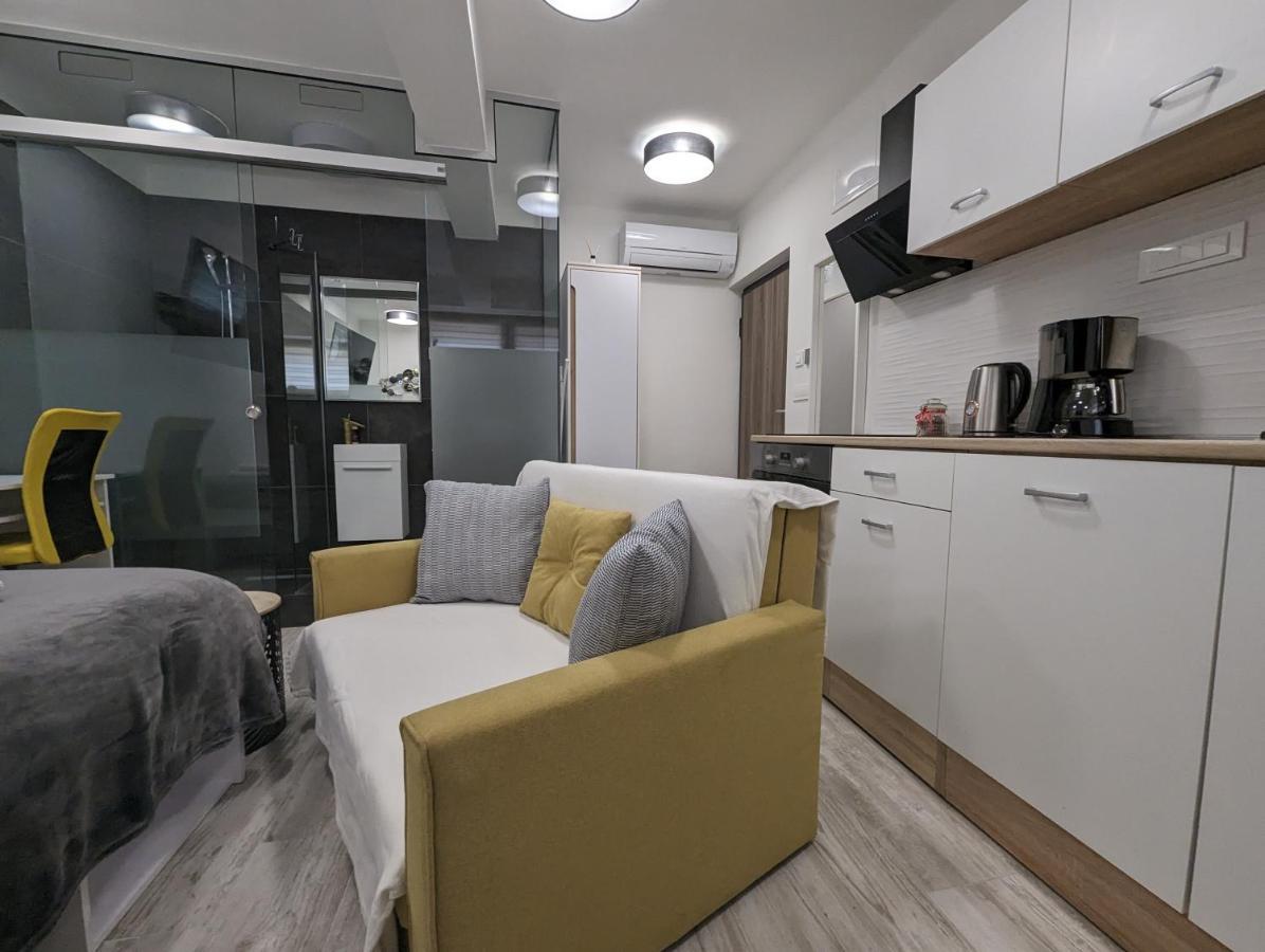 Eight Lamps 'n Floor Heating Apartment *